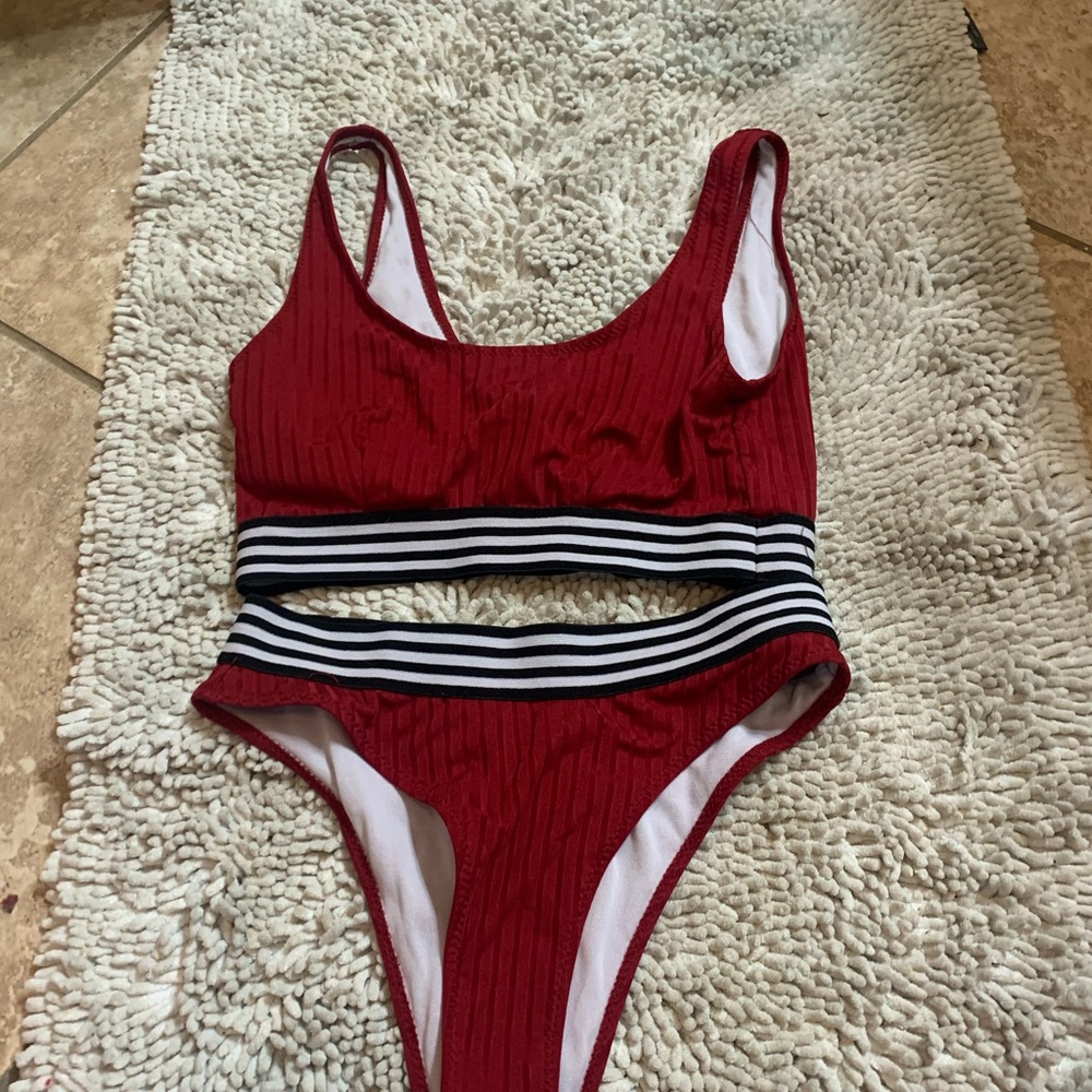 bikini - Picture 2 of 2